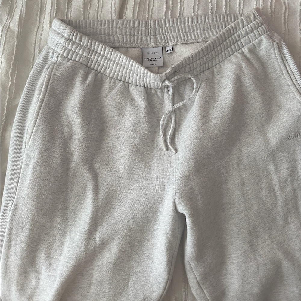 [SOLD] ARITZIA Cozy Fleece Boyfriend Sweatpants -perfect condition in grey